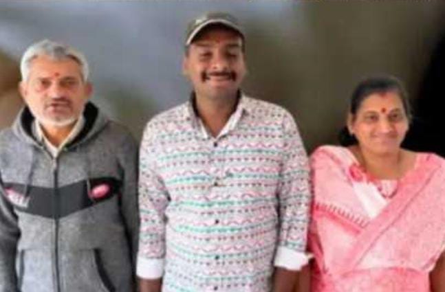 સુરતમાં લેણદારોની સતત હેરાનગતિથી કંટાળીને એક જ પરિવારના ત્રણ સભ્યોએ ઝેરી દવા પી આત્મહત્યા કરી  