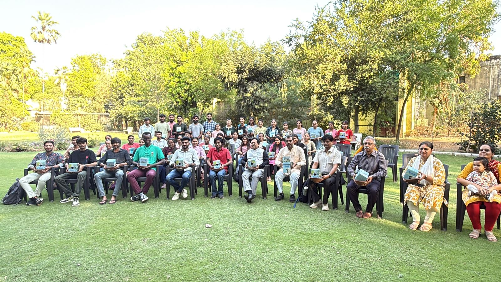 એસ.પી.યુની. અને વડતાલ સ્વા.સંસ્થાન દ્વારા વિશ્વ ચકલી દિવસની ઉજવણી કરાઇ