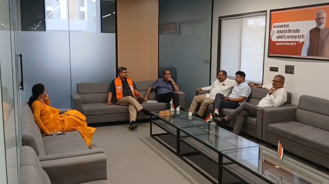 કોર્પોરેશનના 5 પદાધીકારીઓને શહેર પ્રમુખે ખખડાવ્યા, સાથે મળીને કામ કરવાની કડક સૂચના.