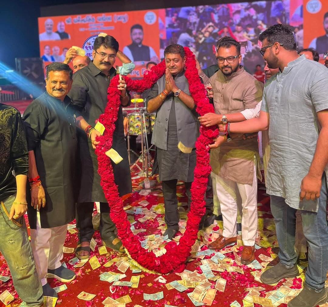 ઓ રાજ મને લાગ્યો, લક્ષ્મીજ઼ીનો રંગ..લક્ષ્મીજીની કૃપા, કે લક્ષ્મીજીનું અપમાન ?