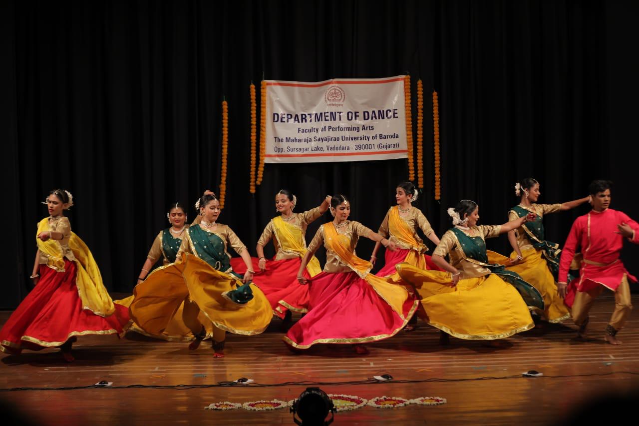 નૃત્ય અભિલાષા કથક પ્રોડક્શનમાં પંડિત સુંદરલાલ ગંગાણીની કૃતિઓ દ્વારા કથક નૃત્યના ત્રણ અલગ રૂપ દર્શાવવામાં આવ્યા
