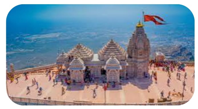 પાવાગઢ મહાકાલી મંદિરમાં વહેલી સવારથી જ ભાવિક ભક્તોનો ઘસારો 