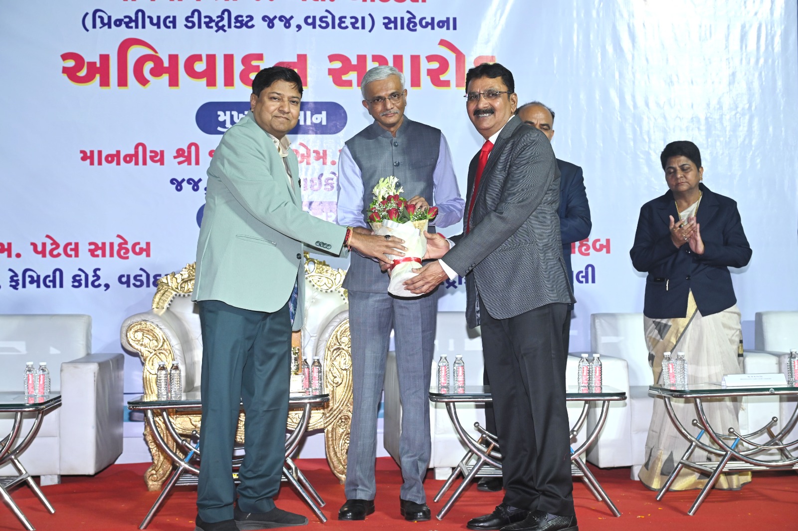 દિવાળીપુરા કોર્ટના ડિસ્ટ્રિક્ટ જજ જે એલ ઓડેદરાની હાઈકોર્ટના જસ્ટિસ તરીકે પસંદગી પામતા તેઓનો અભિવાદન સમારંભ યોજાયો