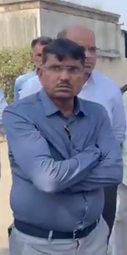 વિક્રમા-2ના ફ્લેટના રહીશો ભયના ઓથાર હેઠળ જીવી રહ્યા છે, શું ગેરકાયદેસર બનાવાયેલા પેન્ટહાઉસ પાલિકા તોડશે ખરી 