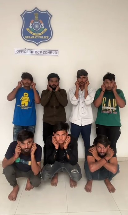 સોમા તળાવ ચાર રસ્તા પાસે મારામારી કરી તોડફોડ કરનારા 4 શખ્સોને પકડીને પોલીસે માફી મંગાવી