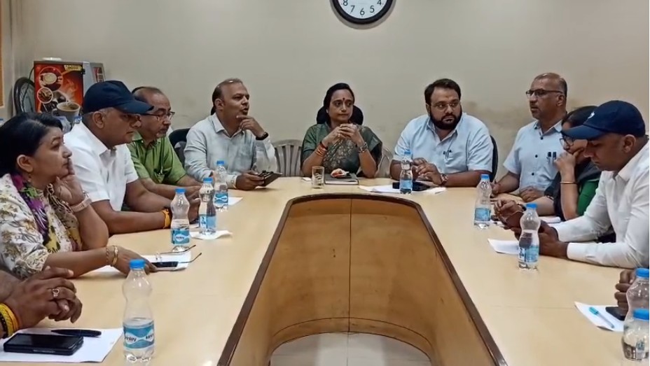 સ્થાયી અધ્યક્ષ બોલ્યા : તમે 7 માંથી 4 કાઉન્સિલર થઈ જશો, કાઉન્સિલર પુષ્પાબેન વાઘેલાનો વોક આઉટ