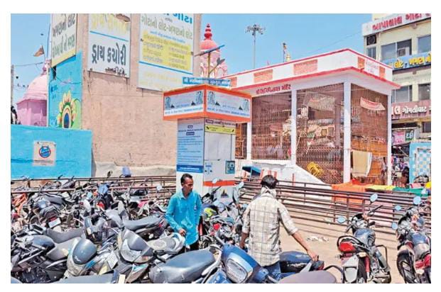 ડાકોર પાલિકાએ રૂા. ૩૦ લાખના ખર્ચે મૂકેલા વૉટર એટીએમ ધૂળ ખાતા બંધ