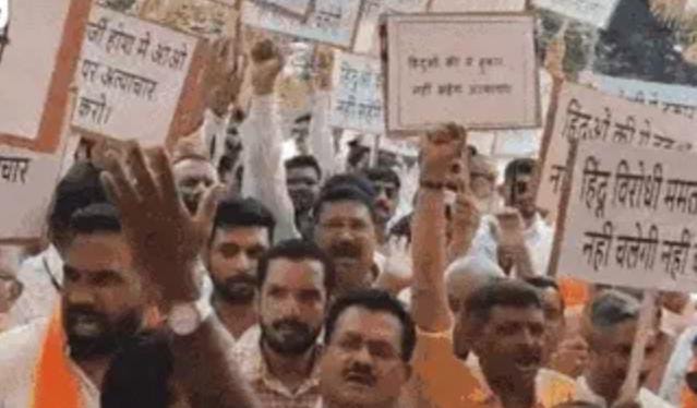 વડોદરામાં હાથમાં બેનરો સાથે રેલી કલેક્ટર કચેરી પહોંચી જય શ્રીરામ નારા સાથે હનુમાન ચાલીસાનું પઠન કર્યું 