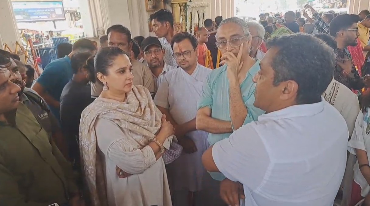 મહારાણી રાધિકા રાજે ગાયકવાડે માંડવી દરવાજાની મુલાકાત લીધી 