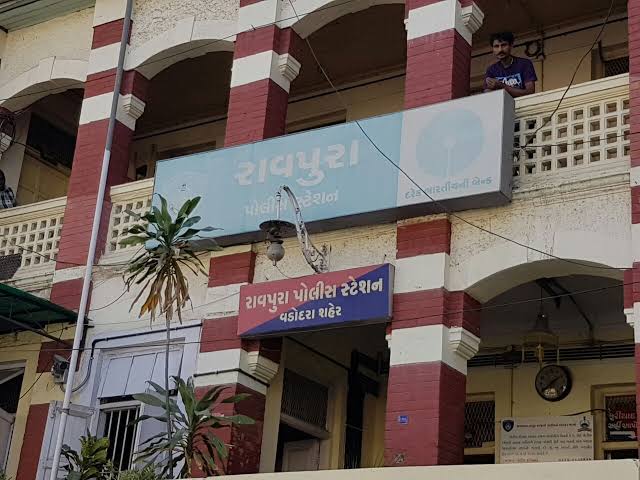 પ્રેમી અને તેના માતા-પિતા સામે ટ્રાન્સ જેન્ડરએ વિશ્વાસઘાતની ફરિયાદ નોંધાવી