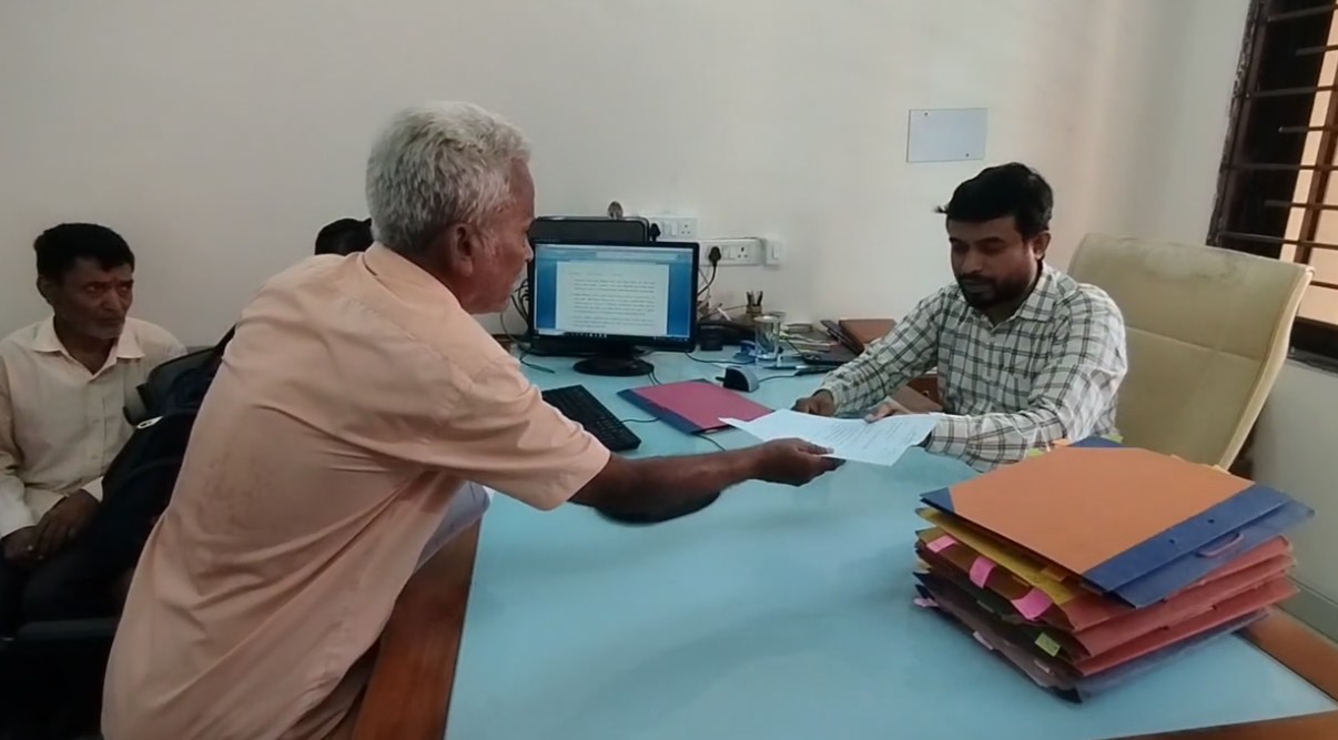 ની સહાય માનવ કલ્યાણ સંઘ દ્વારા દિવ્યાંગ જનોના પડતર પ્રશ્ને જિલ્લા કલેકટર કચેરી ખાતે આવેદનપત્ર સાથે રજૂઆત 