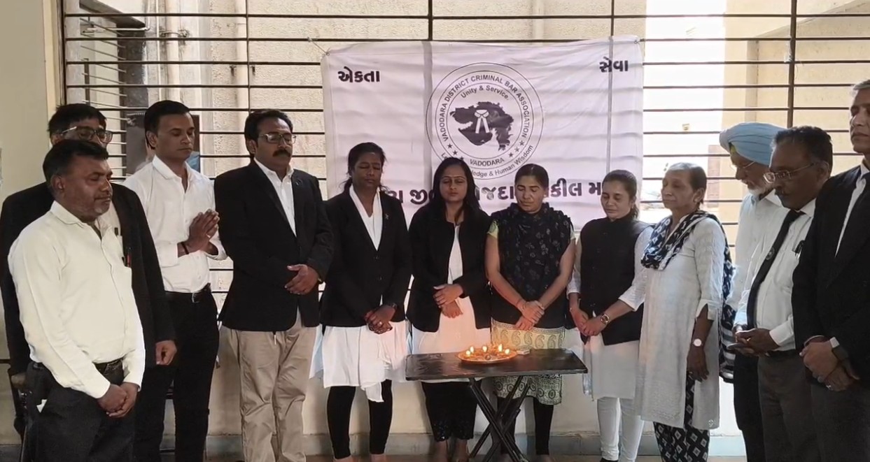 દિવાળી પુરા કોર્ટ ખાતે કાશ્મીરમાં થયેલા આતંકી હુમલાના અનુસંધાનમાં શ્રદ્ધાંજલિનો કાર્યક્રમ રાખવામાં આવ્યો 