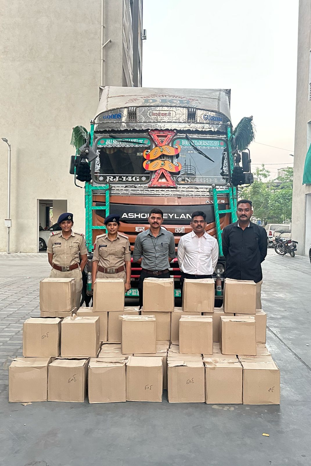 બિનવારસી કન્ટેનરમાંથી સાડા નવ લાખનો દારુ ઝડપાયો 