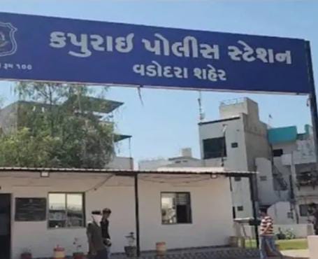 નાણાની લેતીદેતીમાં લાકડી વડે માર મારી  લેપટોપ અને મોબાઈલ ફોન તોડી નાખ્યો 