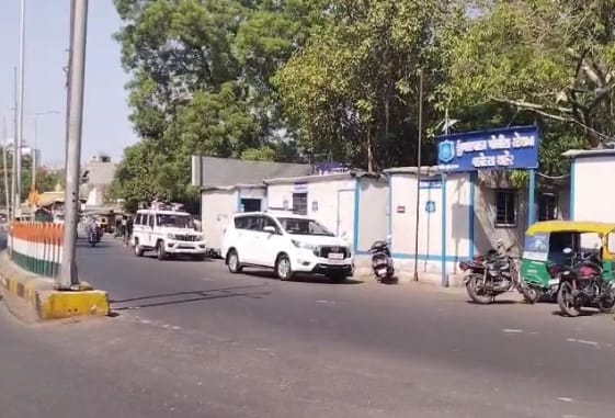 વડોદરા પોલીસ દ્વારા સંવેદનશીલ વિસ્તારોમાં સર્ચ કરી મોટી સંખ્યામાં શંકાસ્પદ વ્યક્તિઓની તપાસ