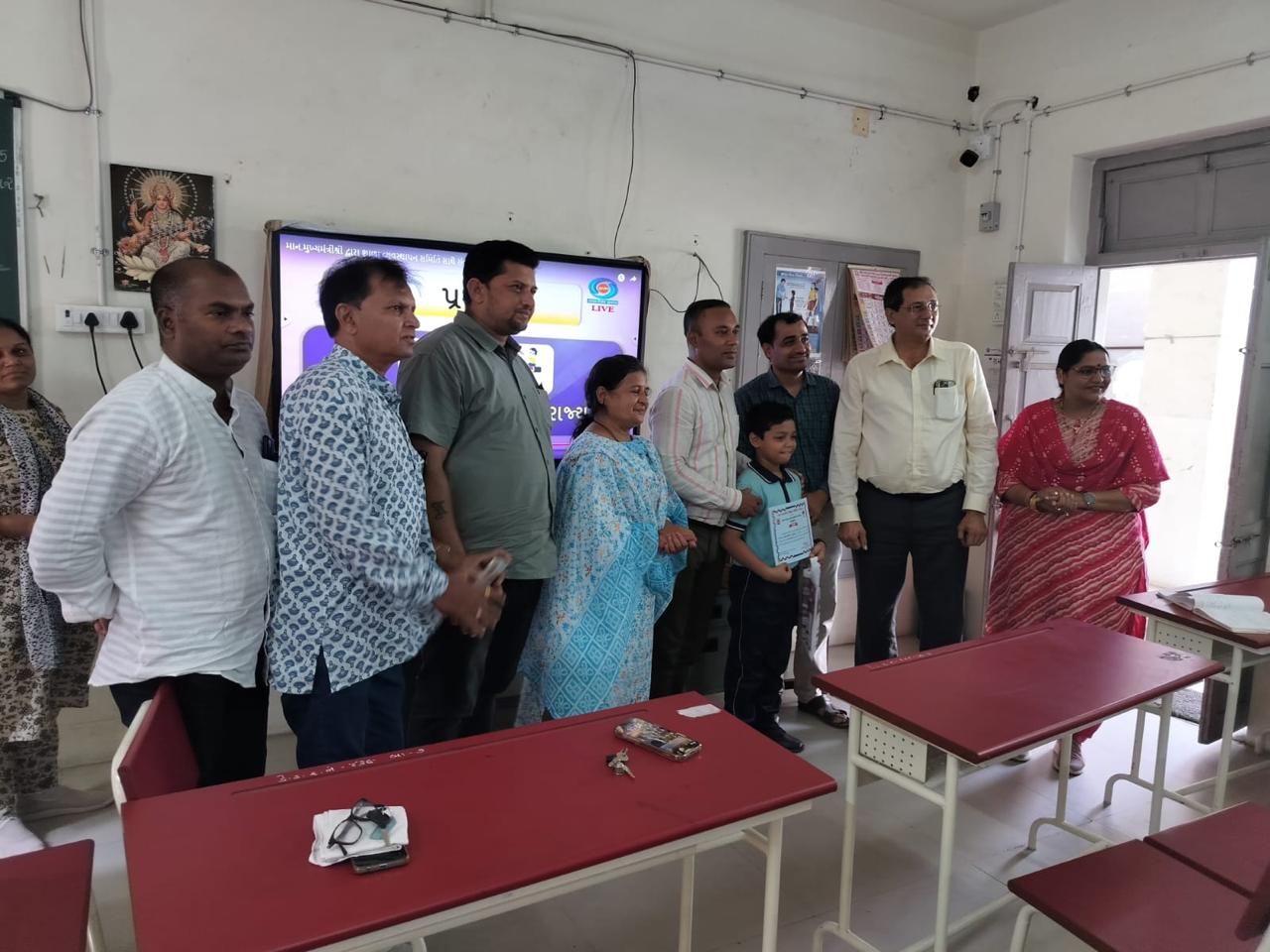 શિક્ષણ વિભાગ દ્વારા મુખ્યમંત્રીએ તમામ સરકારી શાળાના સ્કૂલના સભ્યોને નવીન શૈક્ષણિક સત્ર સંદર્ભે સંબોધન બાયસેગના માધ્યમથી યોજવામાં આવ્યું