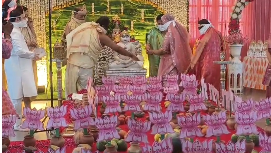 નવકારમંત્રના સાધક પંન્યાસ ભદ્રંકરવિજયજી મહારાજના શિષ્ય આચાર્ય હેમપ્રભસુરીઆદીઠાણાની વડોદરા ચાતુર્માસ માટે આજે પાલીતાણા ખાતે જય બોલાવાઈ