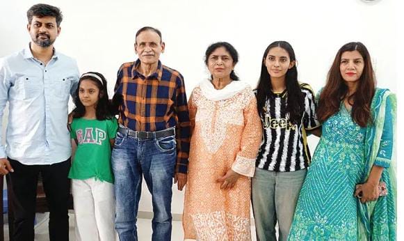 તાંદલજામાં રહેતા કર્નલ સોફિયા કુરેશીના પરિવારના ચહેરા પર સ્ટ્રાઈકની ખુશી