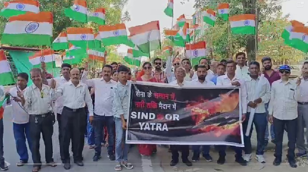માંજલપુર દરબાર ચોકડી થઈને ઈવા મોલ સરસ્વતી કોમ્પ્લેક્સ સુધી તિરંગા યાત્રા યોજાઈ