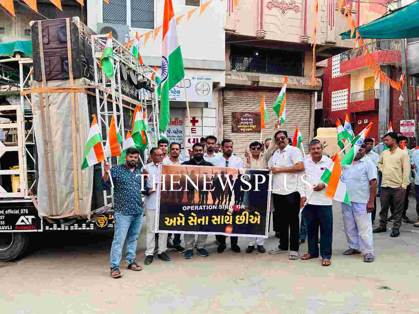 દેશભક્તિના માહોલ વચ્ચે સાવલી નગરમાં તિરંગા યાત્રા યોજાઇ 