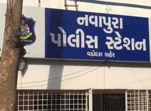 ગેરેજમાં સર્વિસ તથા રીપેરીંગ માટે નોંધણી રજીસ્ટર ન રાખતા 3 ગેરેજ સંચાલકોની પોલીસે અટકાયત કરી