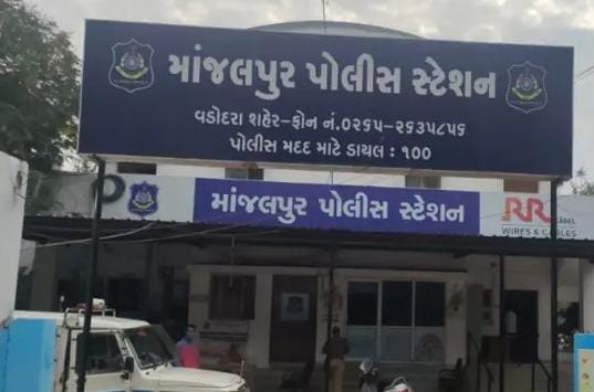 દરબાર ચોકડી પાસે શિવમ ડુપ્લેક્સની બહાર રોડ પર જાહેરમાં બર્થ ડે ઉજવતા યુવકની સામે ગુનો દાખલ