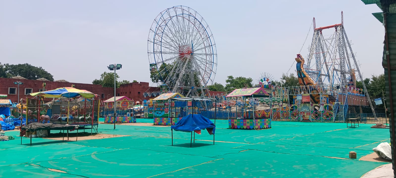 કલાભવનના સમર મેળામાં નિયમોનું સરેઆમ ઉલ્લંઘન છતાં પોલીસ અને ફાયર બ્રિગેડે આપી મંજૂરી 