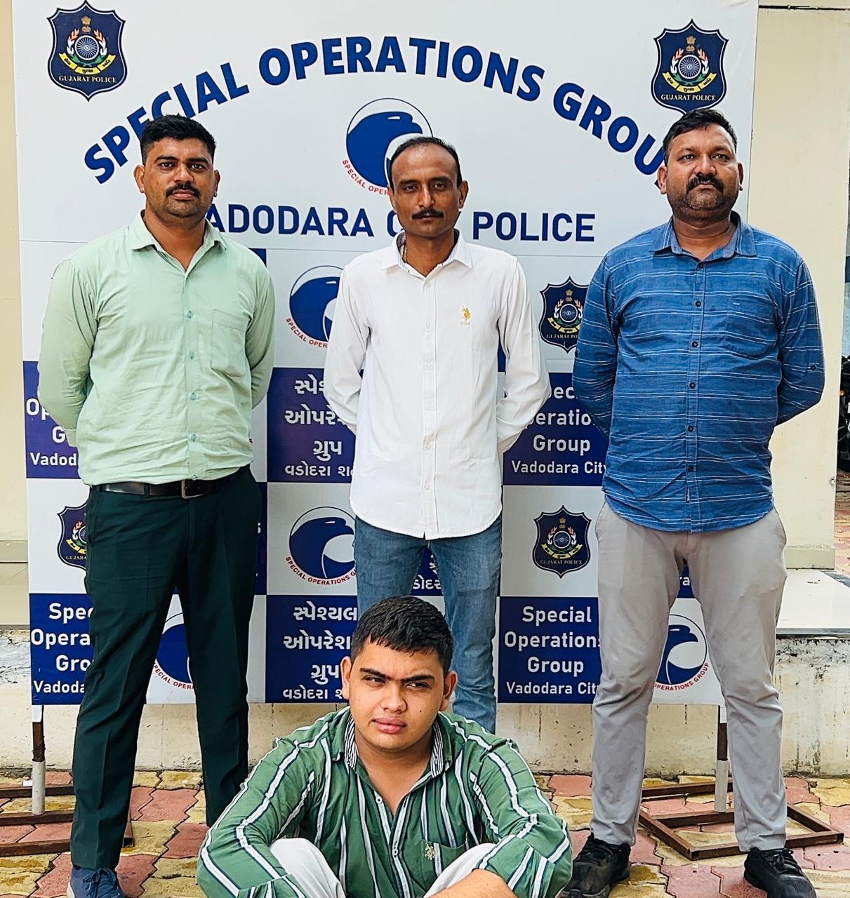 વડોદરા તાંદલજા વિસ્તારમાં ગાંજાના નેટવર્ક સાથે એક જ પરિવારના કેટલાક સભ્યો સંકળાયેલા હોવાની બહાર આવેલી વિગતો બાદ પોલીસે ગઈકાલે પકડાયેલા અબ્દુલના પુત્રને ઝડપી પાડ્યો છે. 