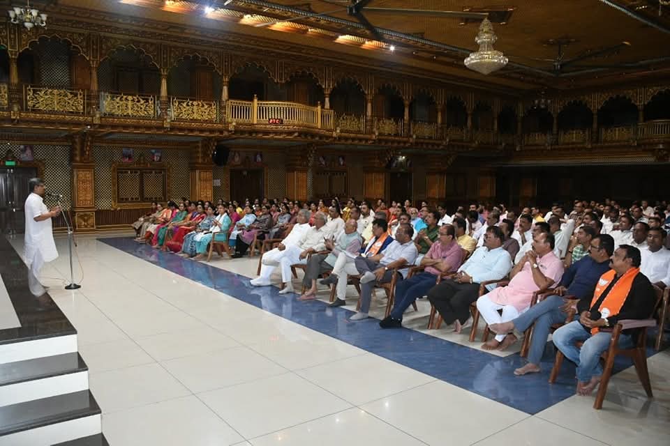 નવા ભાજપ શહેર પ્રમુખે નવી પ્રણાલિકા શરૂ : સિંદૂર સન્માન યાત્રા અભિનંદન સમારોહમાં માત્રભાજપના ગણતરીના  લોકોને બોલાવ્યા