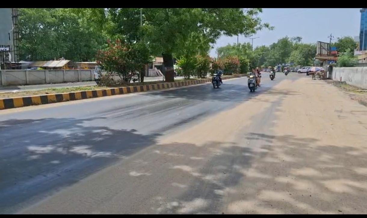 હલકી કક્ષાની કામગિરી કરનારા સૌરભ બિલ્ડર્સ સામે ગુનો દાખલ કરવા પાલિકા કોની રાહ જુવે છે