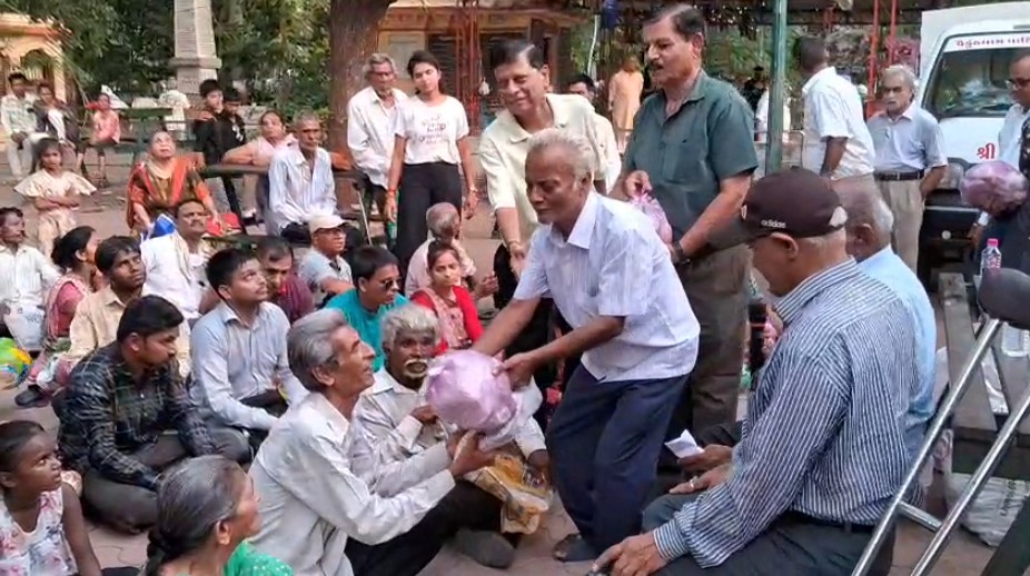 નિ:સહાય માનવ કલ્યાણ સંઘ અને શ્રીહરી સેવા કલ્યાણ સંઘ તરફથી દિવ્યાંગ, વિધવા મહિલાઓ કઠોળ શાકભાજીનું વિતરણ