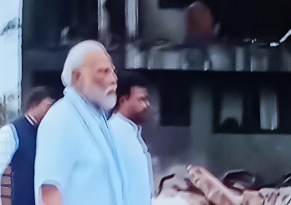 અમદાવાદ સિવિલ હોસ્પિટલ પહોંચ્યા PM : પીએમ ઘટનાસ્થળની મુલાકાત બાદ હોસ્પિટલમાં ઘાયલોને પણ મળશે