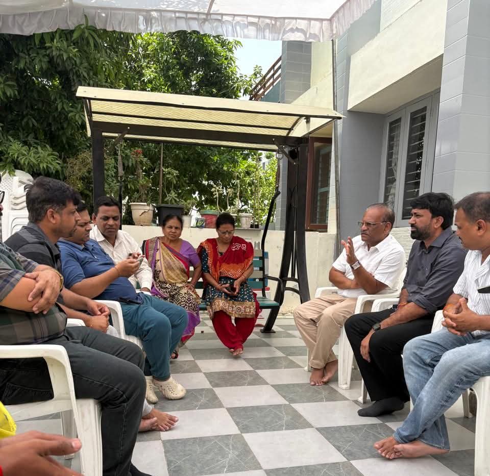 શહેર જિલ્લાના તમામ મૃતકોને પૂર્વ અધ્યક્ષ ડો.વિજય શાહે શ્રદ્ધાંજલિ આપી.