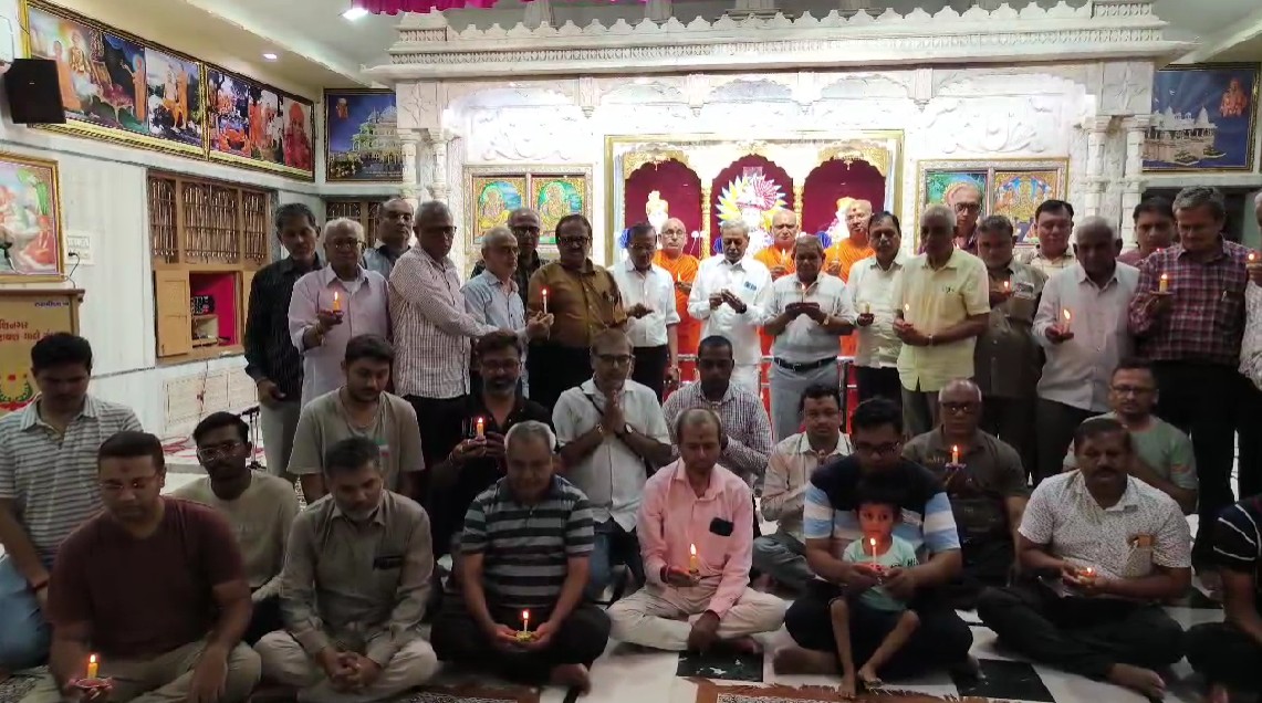 સ્વામિનારાયણ મંદિર દ્વારા પ્લેન ક્રેશ દુઃખદ ઘટનામાં મૃત્યુ પામેલ મૃતકોને શ્રદ્ધાંજલિ અર્પણ