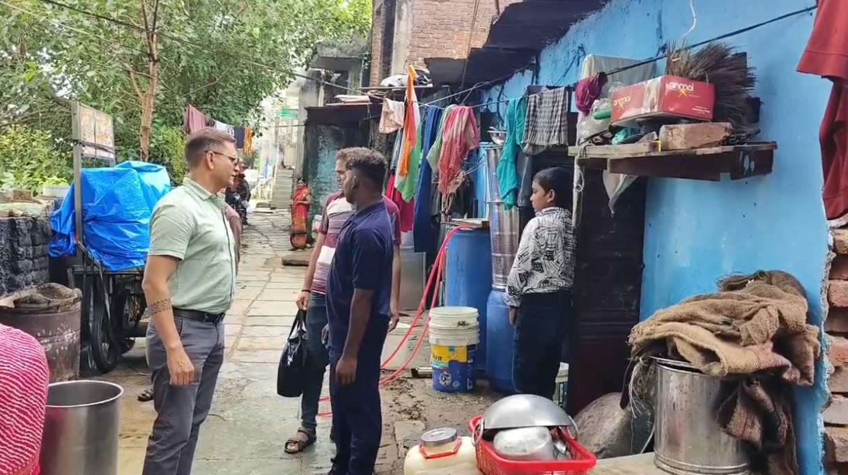 પાણીપુરીની વખારો પર પાલિકાએ સપાટો બોલાવ્યો