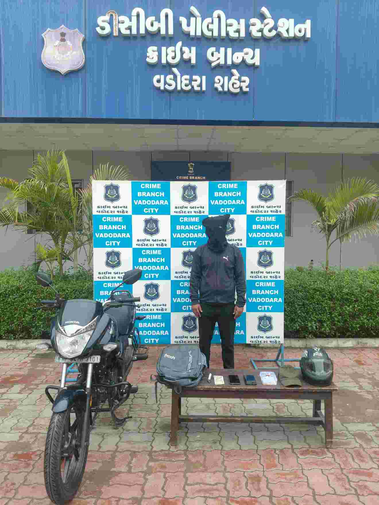 મહારાષ્ટ્રથી બાઈક પર આવી ગુજરાતના શહેરોમાં અછોડા લૂંટતી ગેંગનો મુખ્ય સાગરીત ઝડપાયો