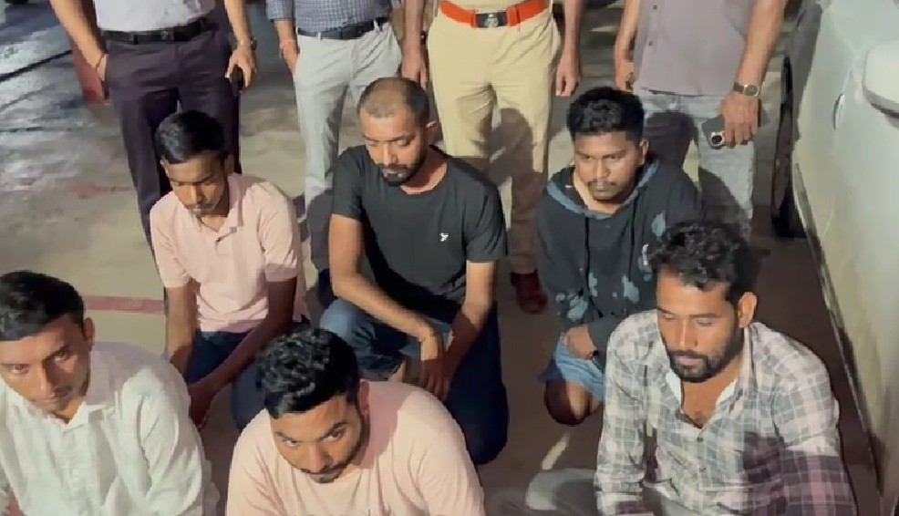એંબેરગ્રીસ વેચતી ટોળકી ઝડપાઈ ઝોન 2 એલસીબીની સફળ કાર્યવાહી
