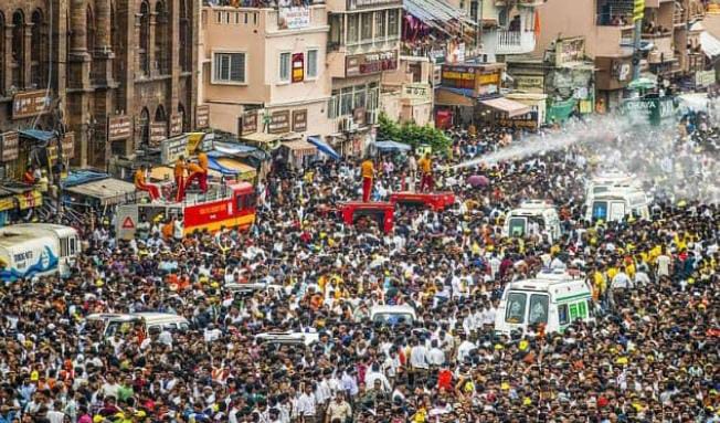 ભગવાન જગન્નાથનો રથ, નંદીઘોષ, ગુંડિચા મંદિરના પરિસરમાં પહોંચ્યો મંદિર પાસે નાસભાગ: ત્રણ ભક્તોના મોત: 30 ઘાયલ
