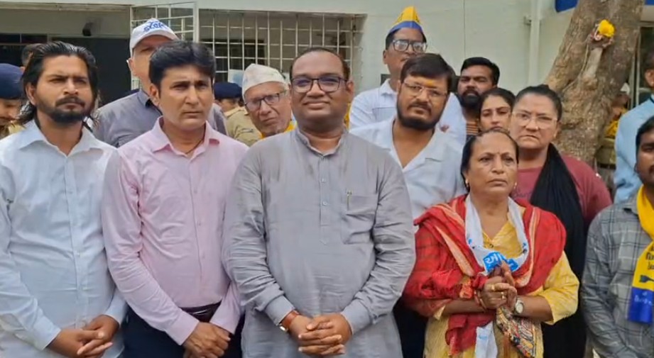 આમ આદમી પાર્ટીના હોદ્દેદારો સામે પોલીસ કાર્યવાહીના મુદ્દે મહામંત્રી મનોજ સોરઠીયા એ પત્રકાર પરિષદ યોજી 