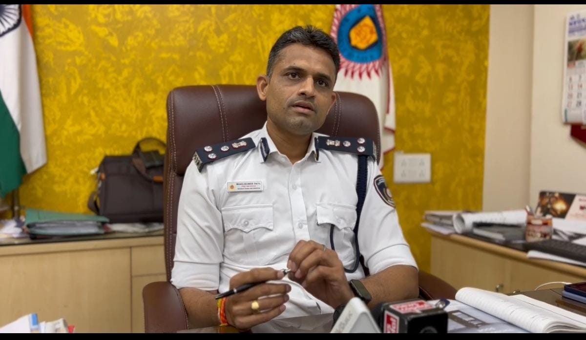 ચીફ ફાયર ઓફિસર મનોજ પાટીલ સત્તાના મદમાં, જવાબદારીનું ભાન ભૂલી ગયા