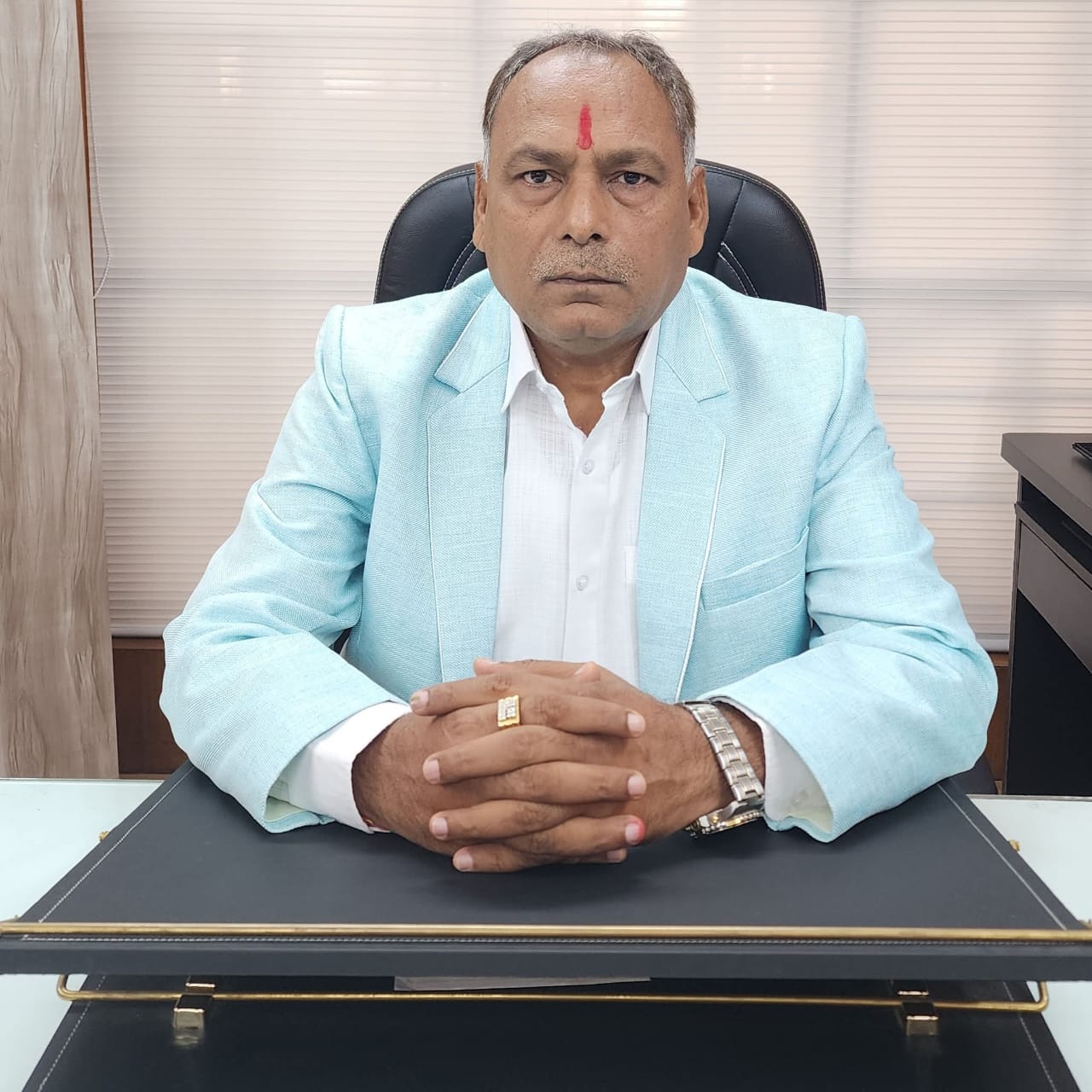 ડે. ટીડીઓ દિનેશ દેવમુરારીએ ગેરકાયદેસર બાંધકામ હોવા છતા કમ્પ્લીશન સર્ટિફિકેટ આપ્યું