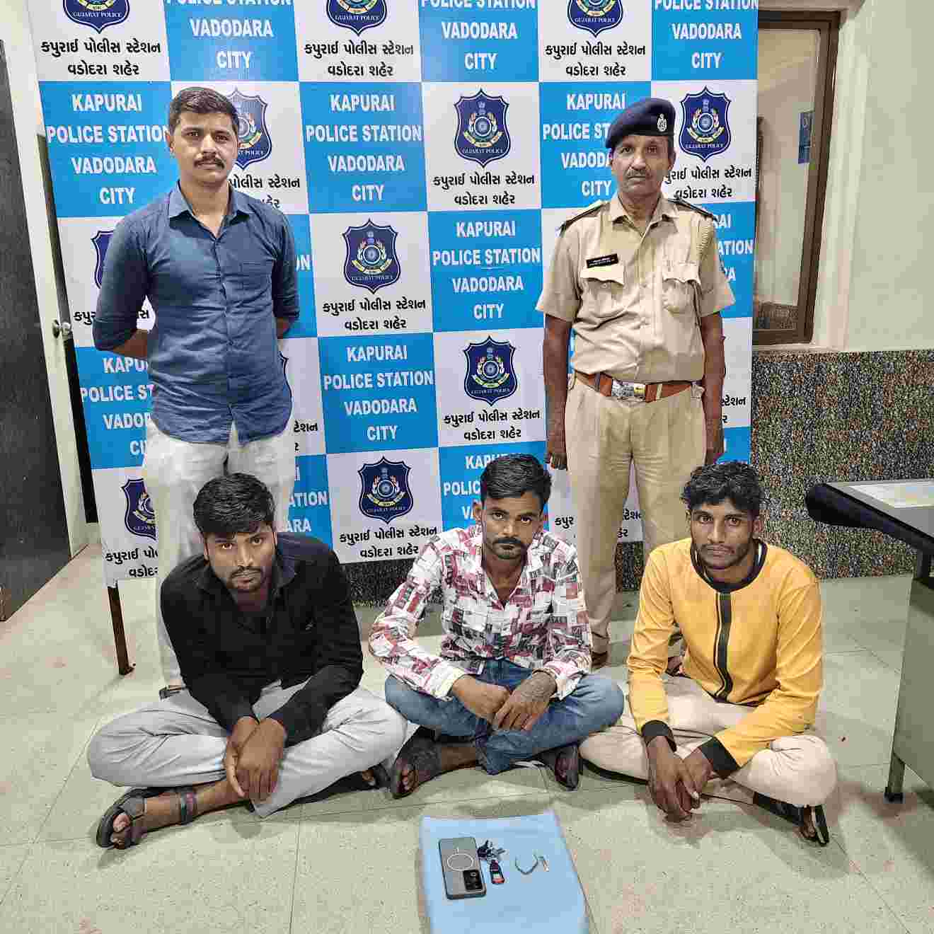 રિક્ષામાં બેસાડીને મહિલાઓના દાગીના તફડાવી લેતી ટોળકી ઝડપાઇ 