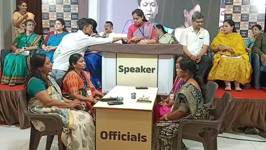 ભારતીય જનતા પાર્ટી મહિલા મોરચા દ્વારા કટોકટીના 50 વર્ષ પૂર્ણ નિમિત્તે પ્રદર્શનની તેમજ મોક પાર્લામેન્ટનું આયોજન કરવામાં આવ્યું