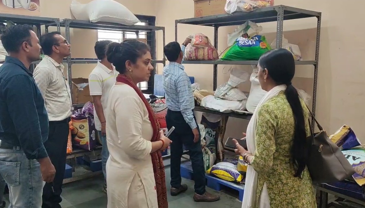 આરોગ્ય ટીમ દ્વારા આજે સમરસ ગર્લ્સ હોસ્ટેલ ખાતે ચેકિંગ: કોલેજ અને હોસ્ટેલમાં 23 જગ્યાએ ચેકિંગ