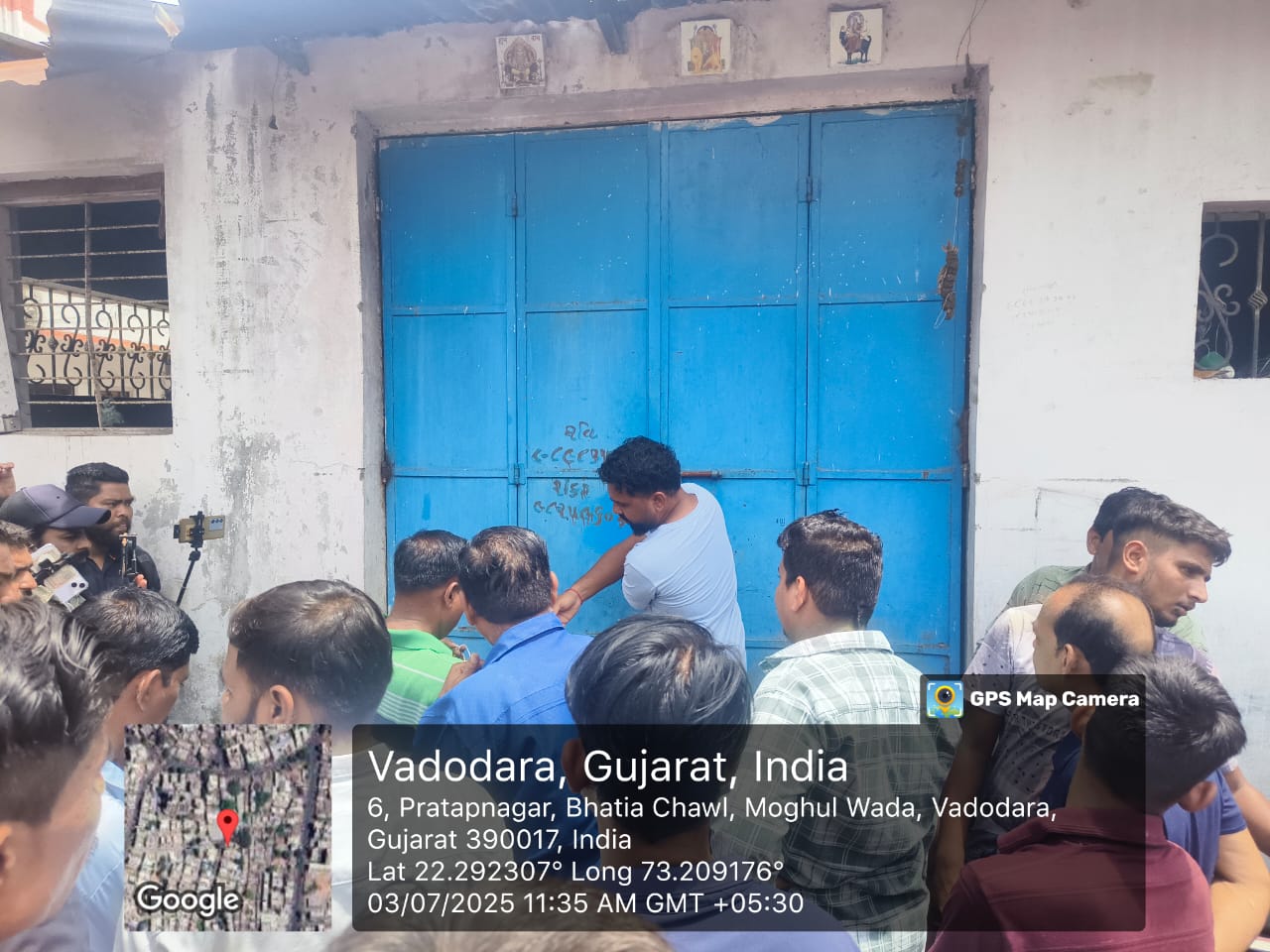 બરાનપુરામાં ગેરકાયદેસર ચાલતા બે ઢોરવાડા સીલ, 6 ઢોરવાડાના સંચાલકોને દંડ ફટકારાયો 