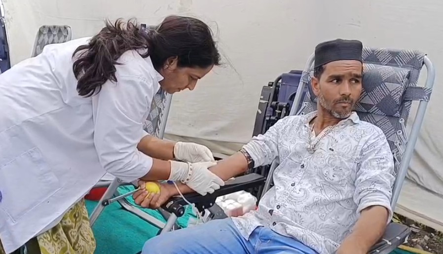 મદની ફ્રેન્ડ સર્કલ દ્વારા યાકુતપુરા મદન મહોલ્લા ખાતે બ્લડ ડોનેશન કેમ્પ 