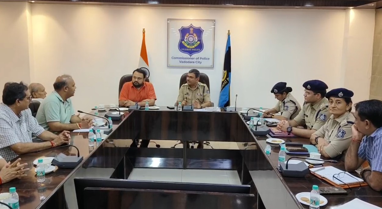 સળગતા મુદ્દાઓને સાઇડમાં મુકી ધારાસભ્યોએ ટ્રાફિક સિગ્નલ તોડતા લોકો સામે કાર્યવાહી કરવાની માંગ કરી