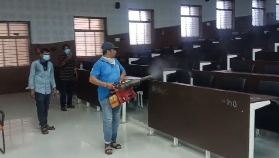 વડોદરાની સયાજી હોસ્પિટલમાં રહેતા તબીબોને ડેન્ગ્યુની અસર 