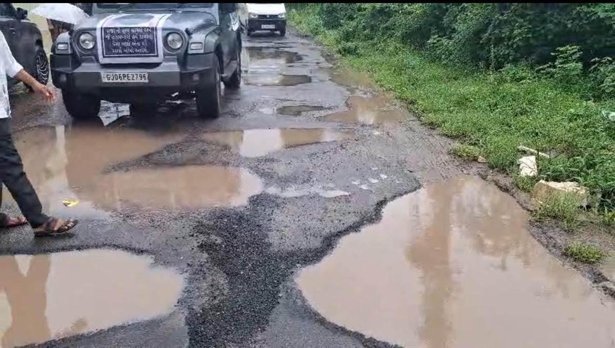 વરસાદમાં શહેરીજનો ભગવાન ભરોસે..કોર્પોરેશનનું પાણી મપાઇ ગયું.