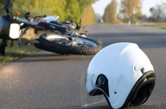 પોલીસવાને બાઈકની ટક્કર મારતા યુવકને ઇજા પહોંચી